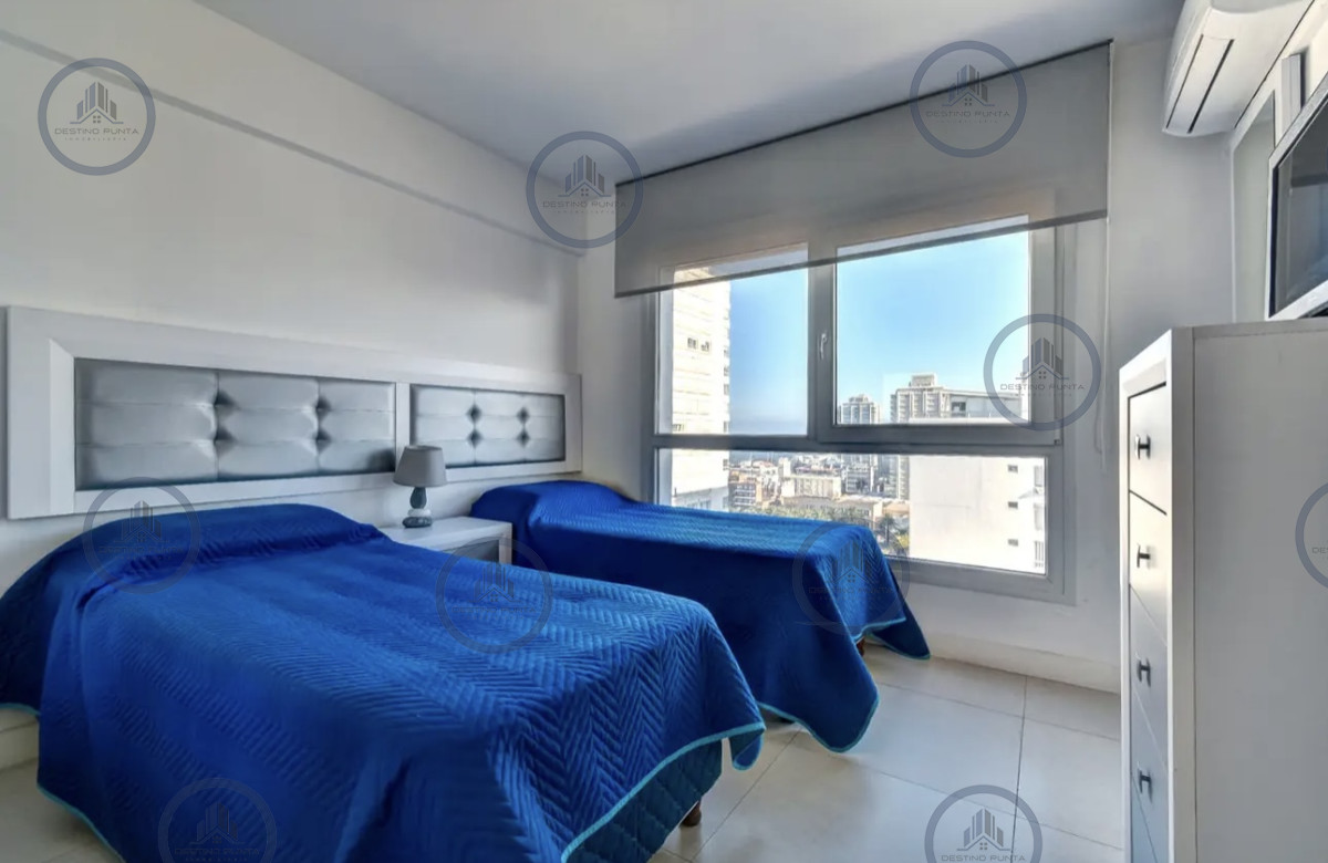 Apartamento ID.541 - Apartamento Céntrico de 2 Dormitorios con Vista al Mar, en el corazón de la Península de Punta del Este