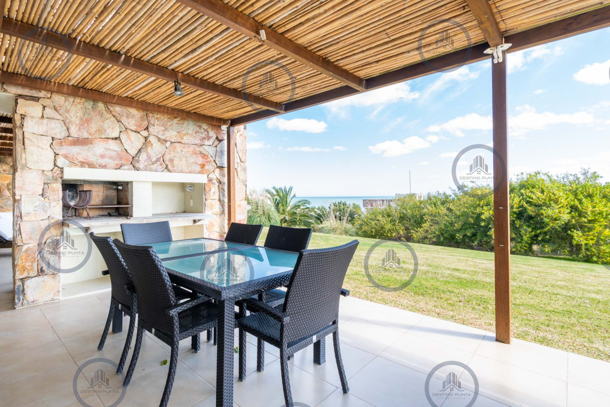 Apartamento ID.9 - Alquier temporario de amplio departamento de tres dormitorios con jardín, Punta Ballena