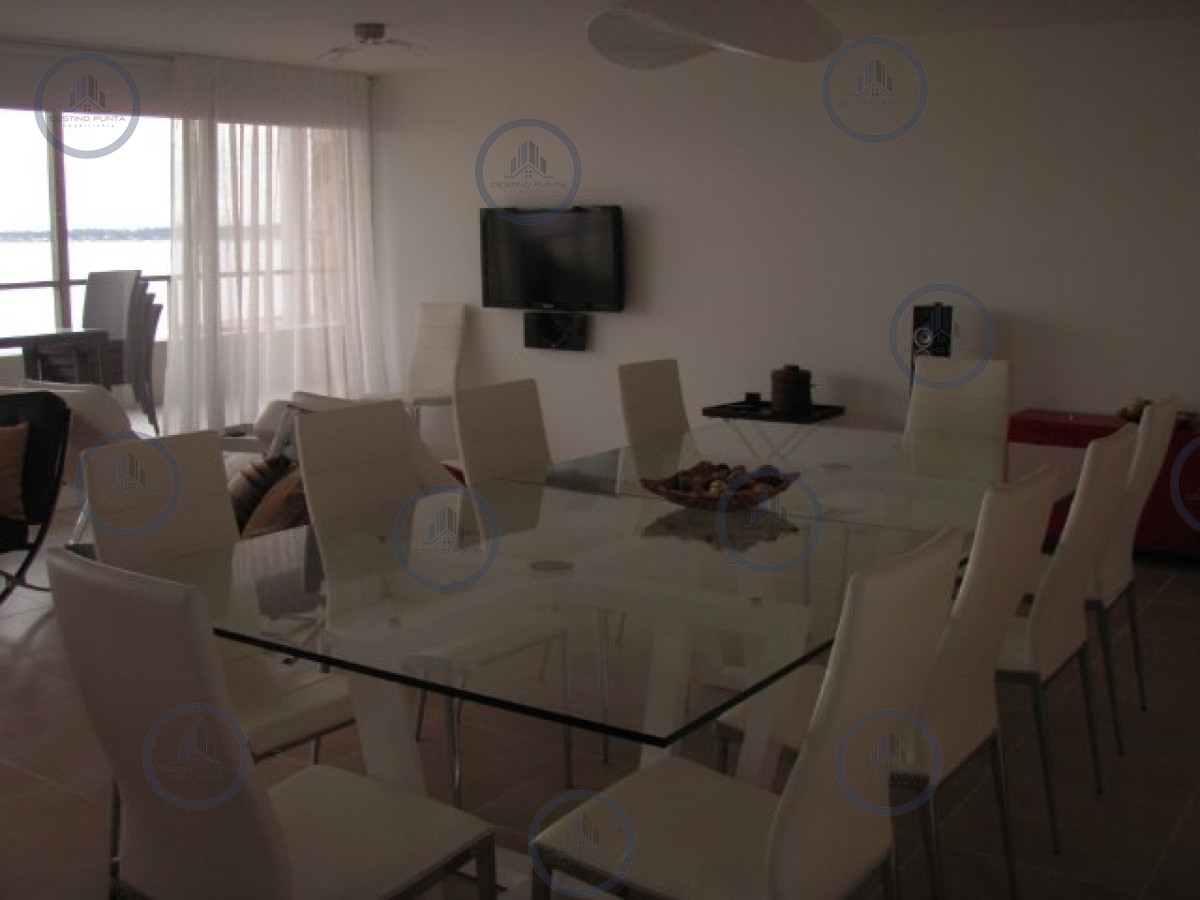 Apartamento ID.31 - Alquiler temporario de apartamento de tres dormitorios más dependencia de servicio, Punta Ballena