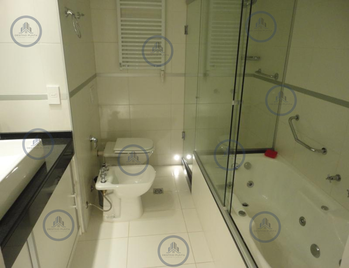 Apartamento ID.956 - Apartamento de 6 Dormitorios Frente al Puerto de Punta del Este