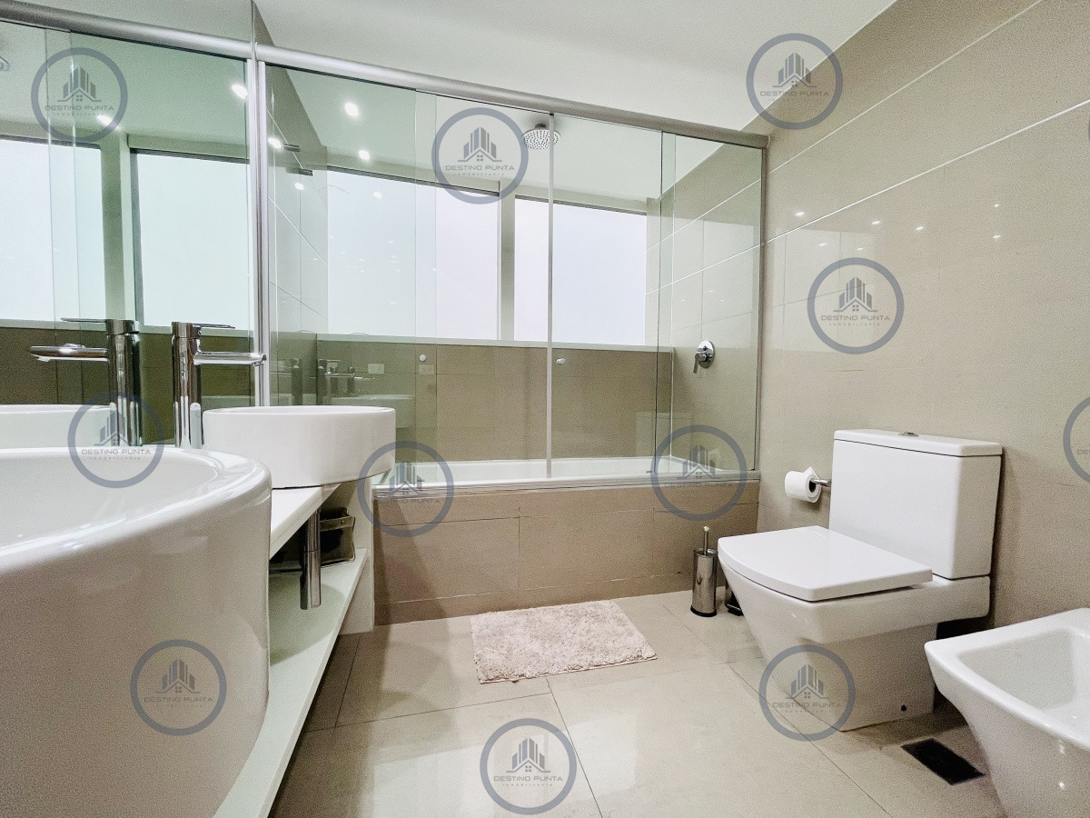 Apartamento ID.159 - Moderno Apartamento de 3 Suites en Playa Mansa con Vista al Mar