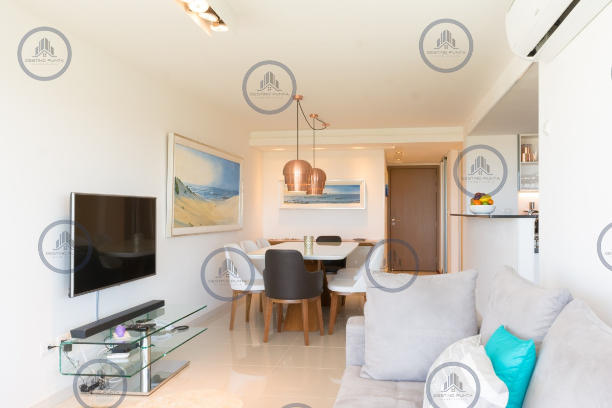 Apartamento ID.301 - Excelente Apartamento de 2 Dormitorios + Servicio en Brava con Vista al Mar