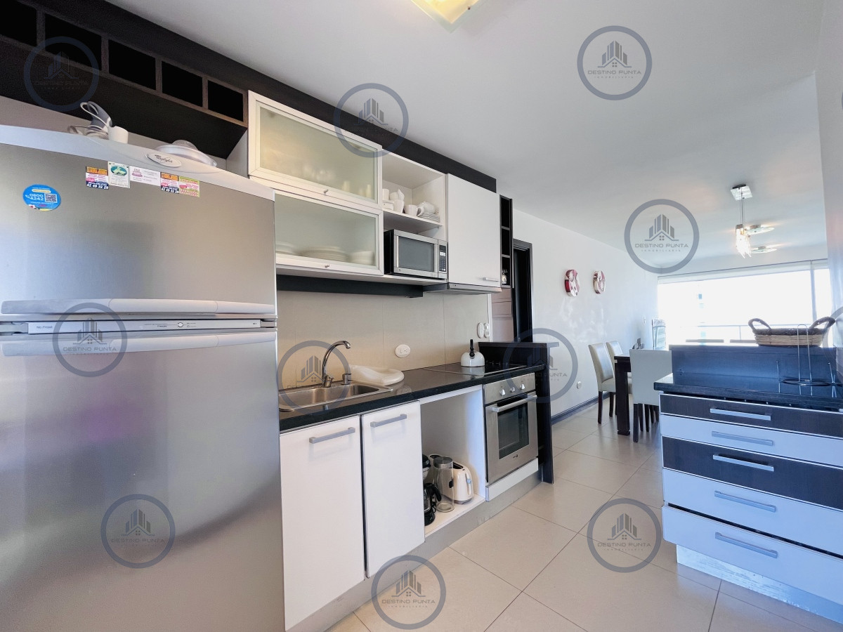 Apartamento ID.1660 - Apartamento de 2 Dormitorios, Vista al Mar y Parrillero en Playa Mansa, Venta