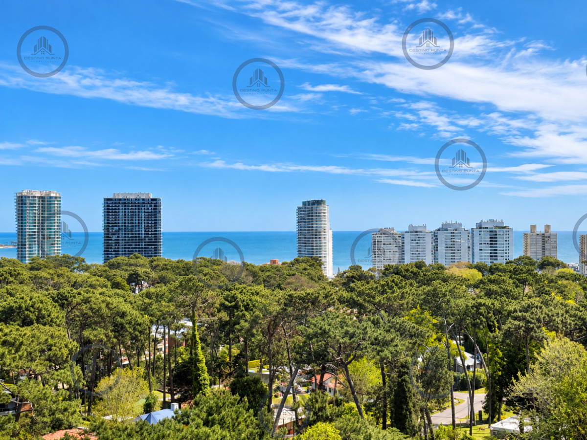 Apartamento Reciclado en Venta de 3 Dormitorios + Dependencia de servicio sobre Roosevelt con vista a Playa Mansa, Punta del Este — fotografía 2