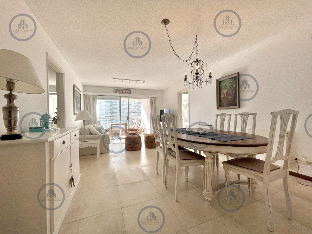 Apartamento ID.968 - Apartamento de 2 Dormitorios en Torre con Servicios - Playa Brava, Punta del Este