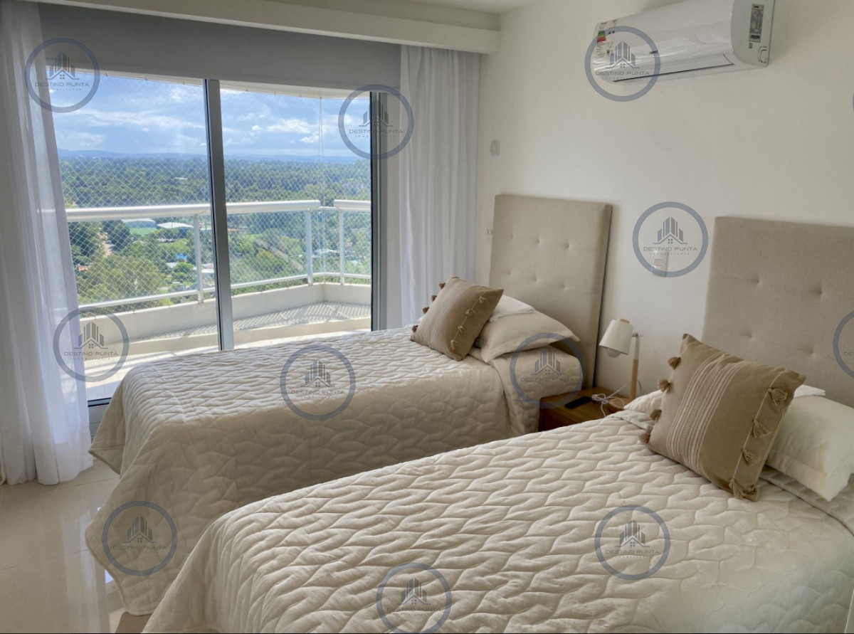 Apartamento ID.175 - Alquiler temporal de apartamento piso alto de 2 dormitorios más servicio en playa brava 