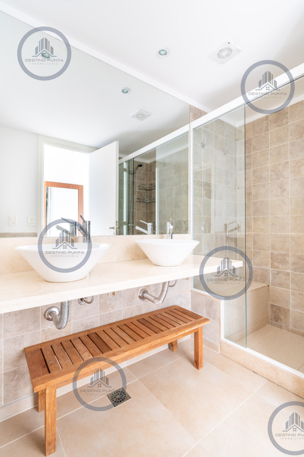 Apartamento ID.9 - Alquier temporario de amplio departamento de tres dormitorios con jardín, Punta Ballena