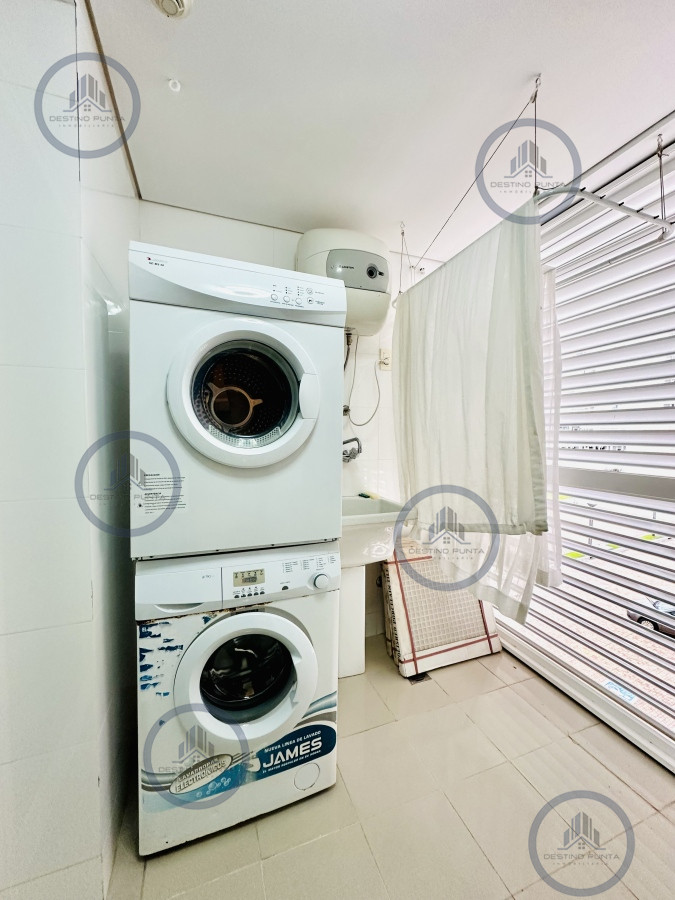 Apartamento ID.1708 - Alquiler temporario de gran apartamento de 4 dormitorios más dependencia en Playa Mansa