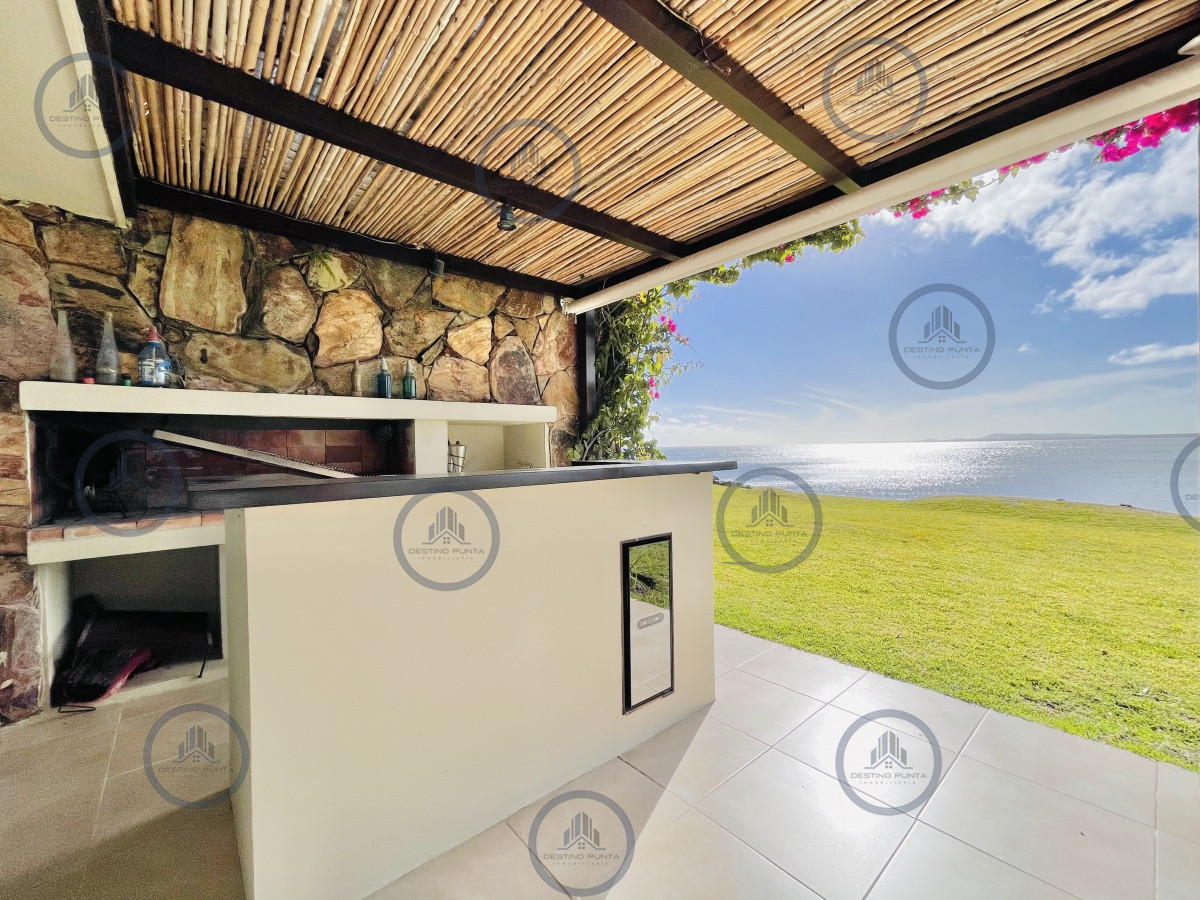Apartamento ID.421 - Maravilloso departamento de 2 dormitorios con parrillero y salida al jardín en alquiler 