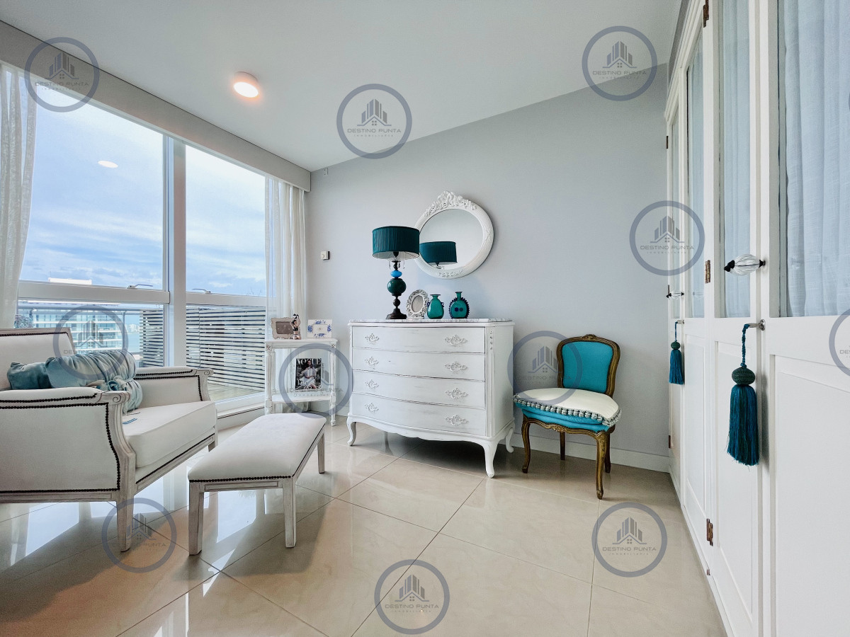 Apartamento ID.2300 - Lujoso Penthouse de 4 Dormitorios con Vista al Mar sobre Playa Mansa, Punta del Este