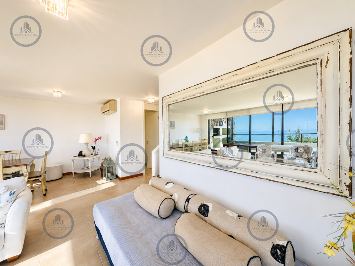 Apartamento ID.2462 - Excelente y amplio departamento duplex en venta de 3 dormitorios mas dependencia con parrillero, Punta Ballena