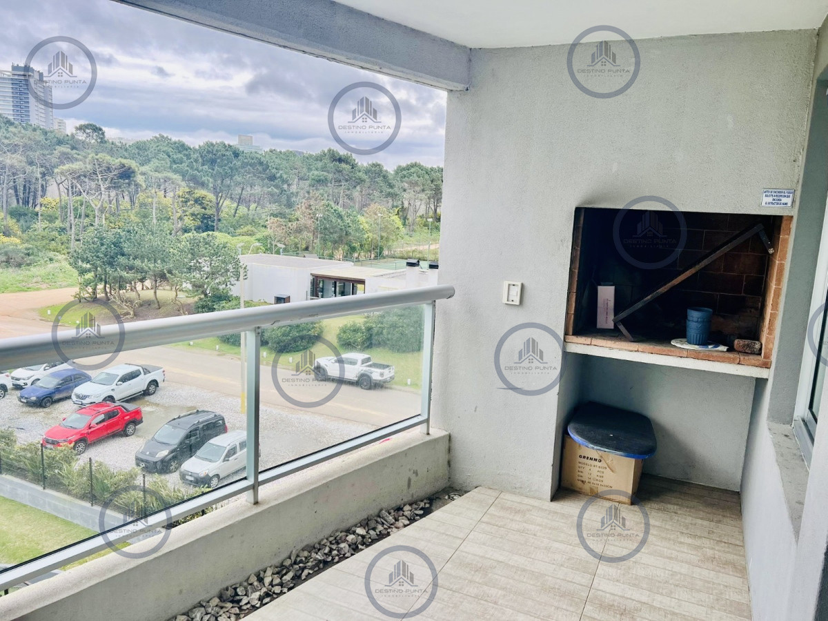 Apartamento ID.441 - Apartamento de 2 Dormitorios + Servicio en Playa Brava
