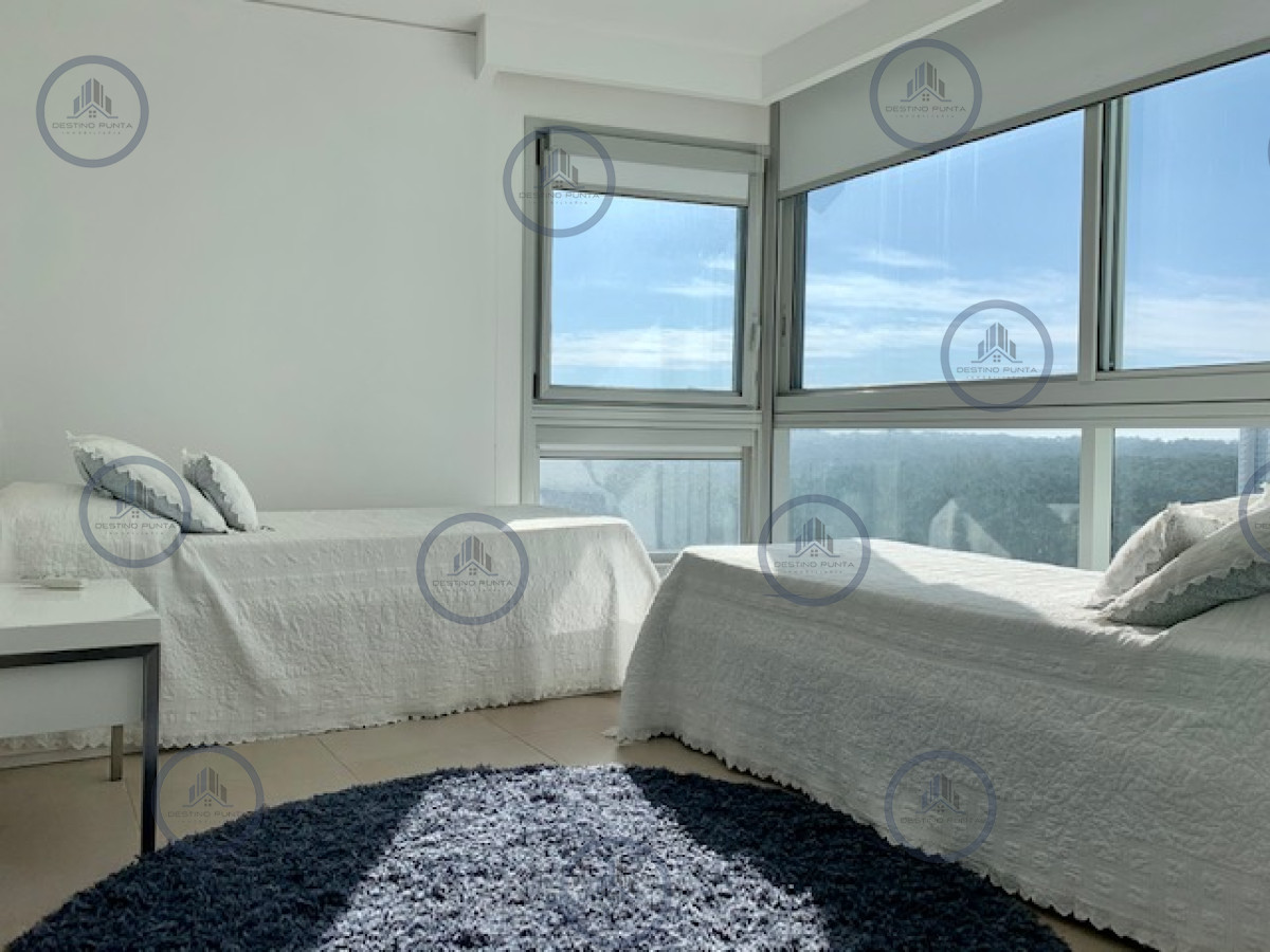 Apartamento ID.25 - Venta y alquiler temporario de apartamento de tres dormitorios mas dependencia de servicio en Playa Brava