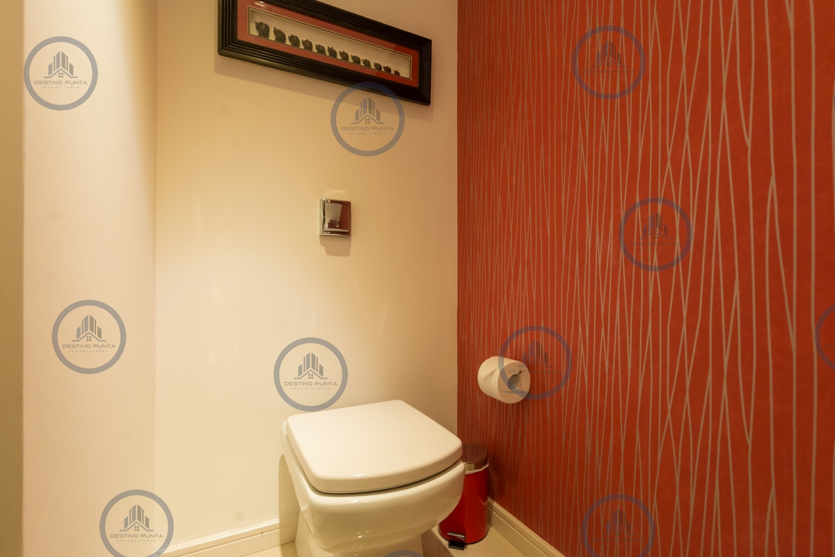 Apartamento ID.301 - Excelente Apartamento de 2 Dormitorios + Servicio en Brava con Vista al Mar