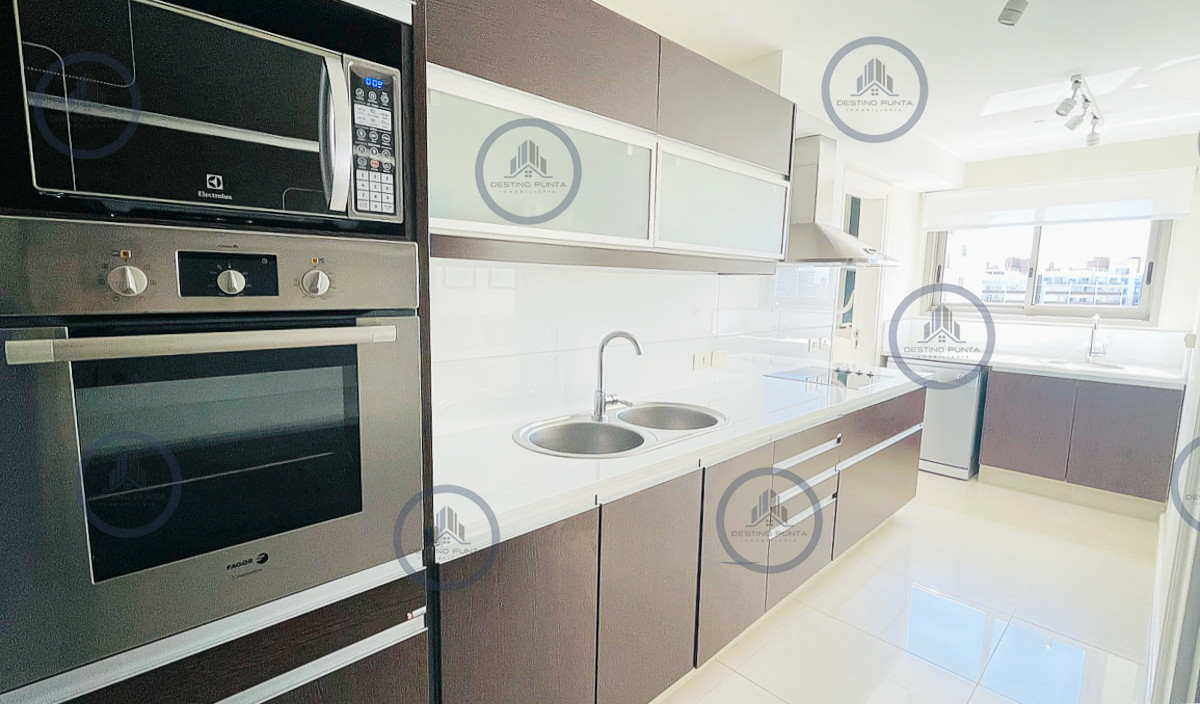 Apartamento ID.457 - Venta y alquiler temporario de apartamento premiun en Torre Imperiale de Playa Brava, Punta del Este