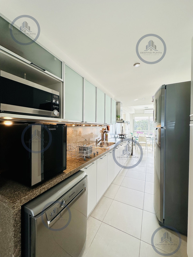 Apartamento ID.1762 - Oportunidad en Venta! Apartamento sobre playa Brava de 3 Dormitorios más Dependencia, Torre Le Parc