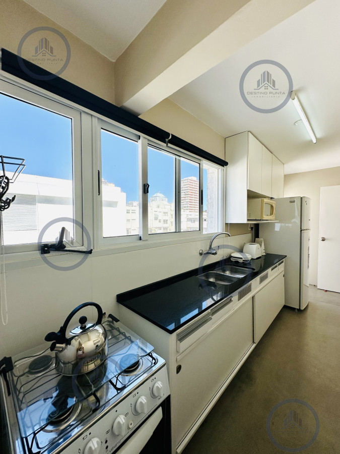 Apartamento ID.2461 - Alquiler y venta de apartamento con vista al Mar en Península de 3 dormitorios más dependencia