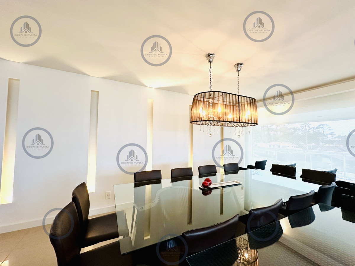 Apartamento ID.1708 - Alquiler temporario de gran apartamento de 4 dormitorios más dependencia en Playa Mansa