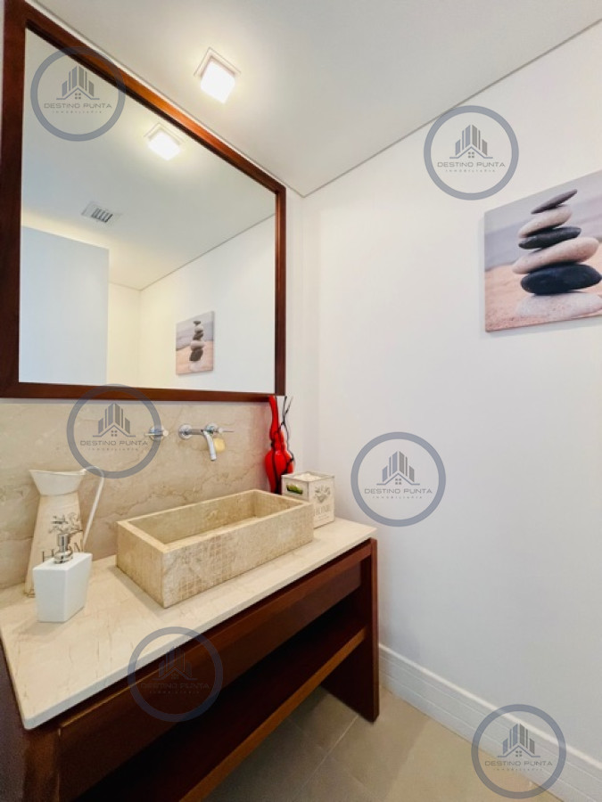 Apartamento ID.46 - Venta de apartamento premiun de tres dormitorios más dependencia en torre de categoría sobre playa Brava, Punta del Este