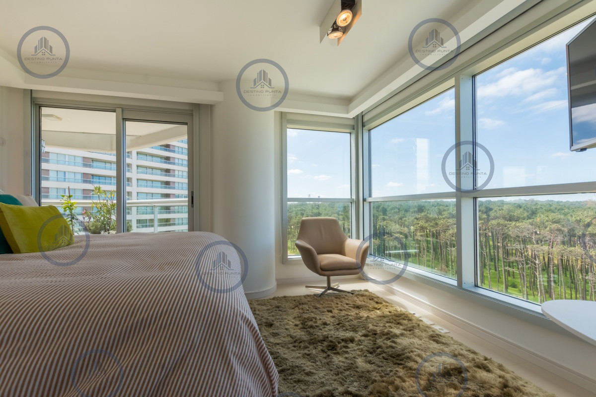 Apartamento ID.301 - Excelente Apartamento de 2 Dormitorios + Servicio en Brava con Vista al Mar