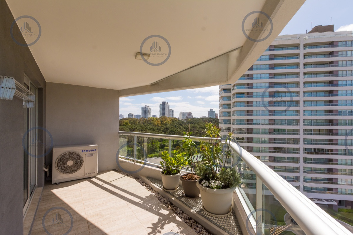 Apartamento ID.301 - Excelente Apartamento de 2 Dormitorios + Servicio en Brava con Vista al Mar