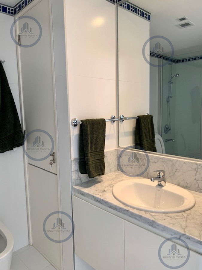 Apartamento ID.51 - Alquiler temporario de apartamento de dos dormitorios más dependencia de servicio sobre Playa Brava, Punta del Este
