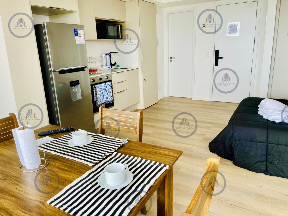 Apartamento ID.1835 - Moderno Monoambiente en Torre con Servicios sobre Roosevelt, Punta del Este