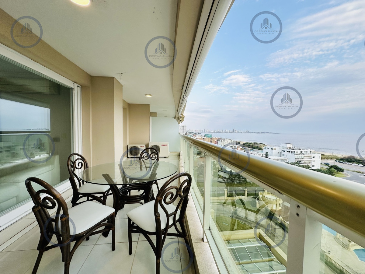 Alquiler temporal de excelente apartamento de 3 dormitorios en edificio Le Jardin, Playa Mansa — fotografía 3