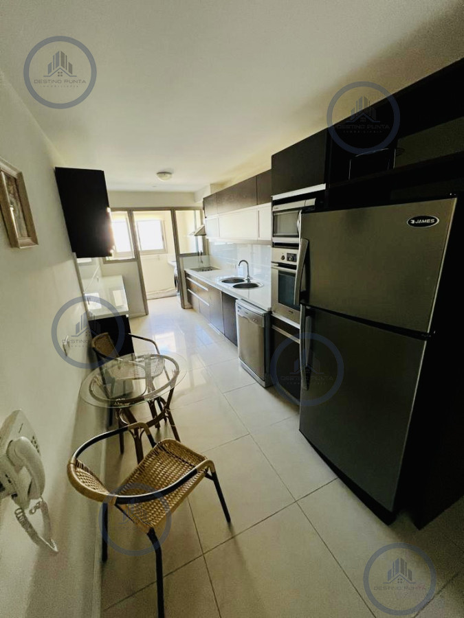 Apartamento ID.994 - Alquiler temporario de apartamento de tres dormitorios en torre de categoría sobre Playa Brava, Punta del Este