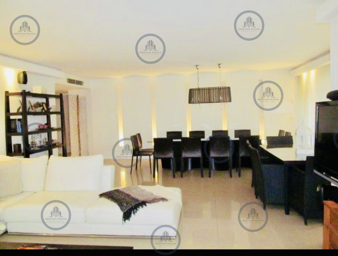 Apartamento ID.1708 - Alquiler temporario de gran apartamento de 4 dormitorios más dependencia en Playa Mansa