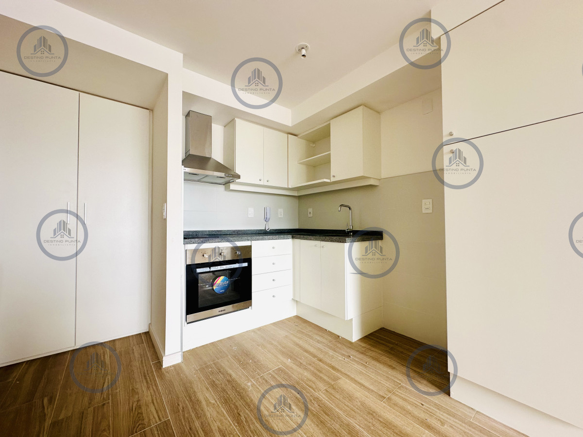 Apartamento ID.1196 - Apartamento de 2 Dormitorios Alquiler Anual, Playa Brava, Punta del Este