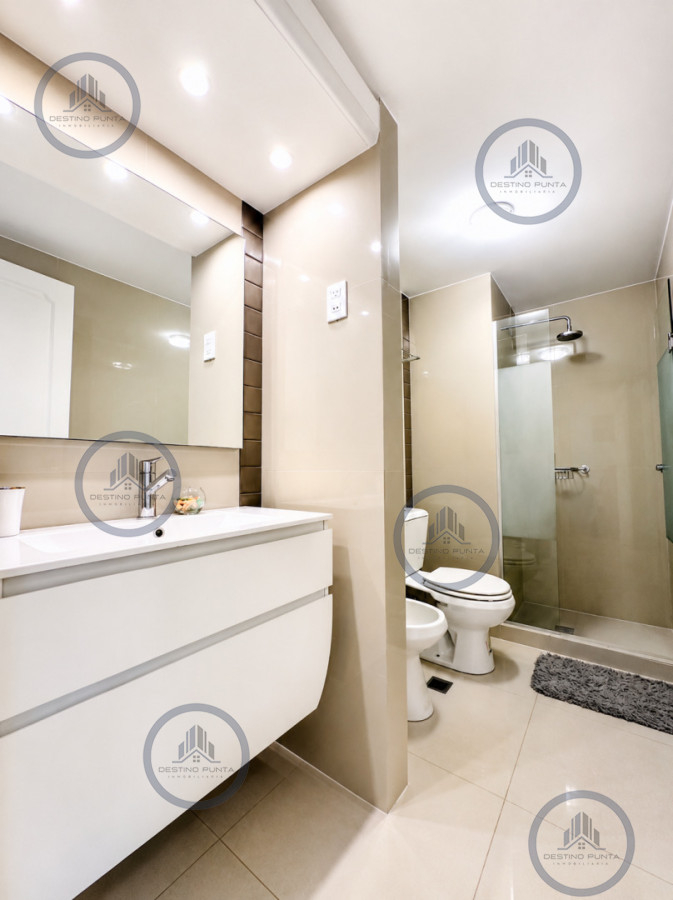 Apartamento ID.2025 - Apartamento en Venta, Península de Punta del Este. 3 Dormitorios con vista, reciclado 