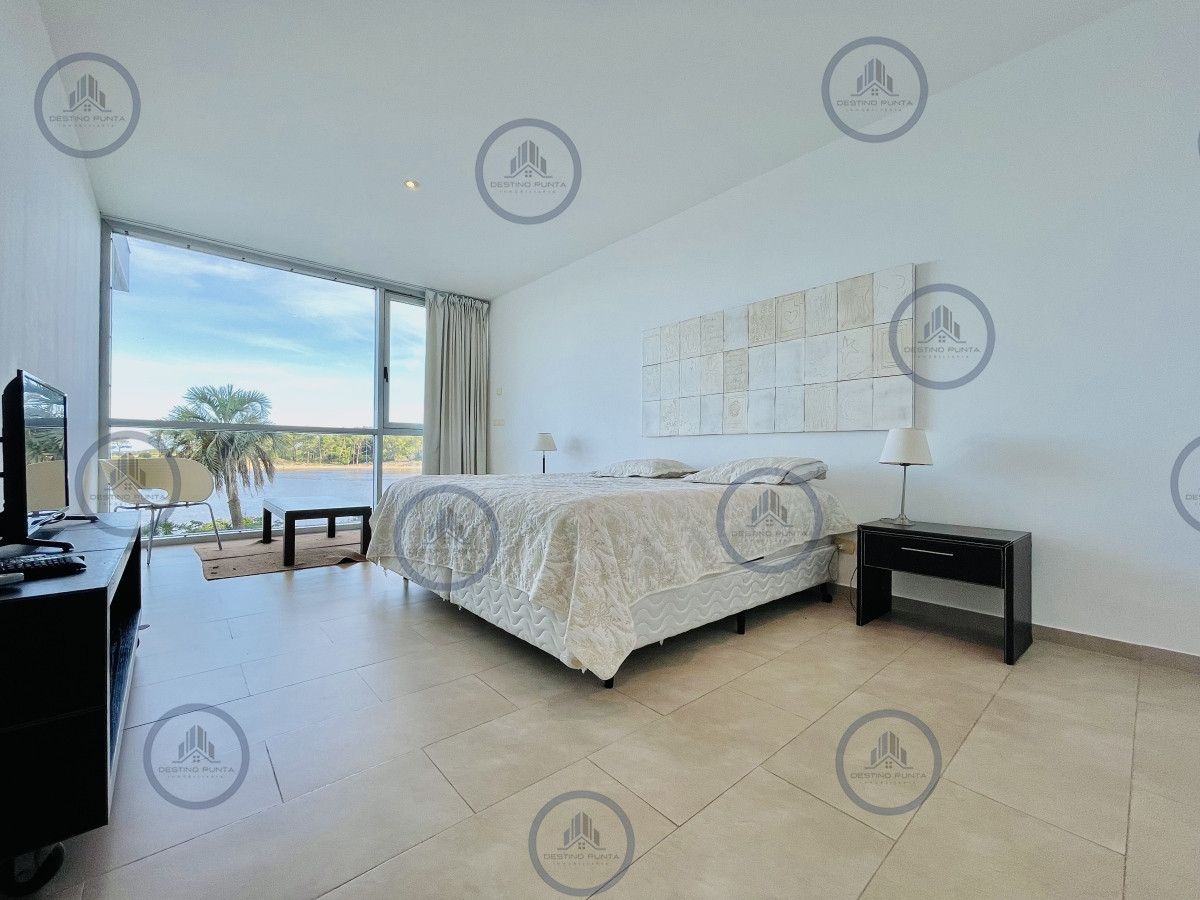 Apartamento ID.1925 - Venta de Moderno Apartamento de 3 Dormitorios Frente al Mar en La Barra