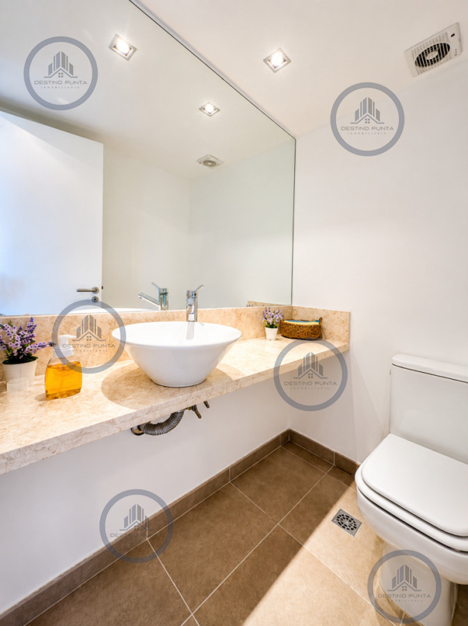 Apartamento ID.2462 - Excelente y amplio departamento duplex en venta de 3 dormitorios mas dependencia con parrillero, Punta Ballena