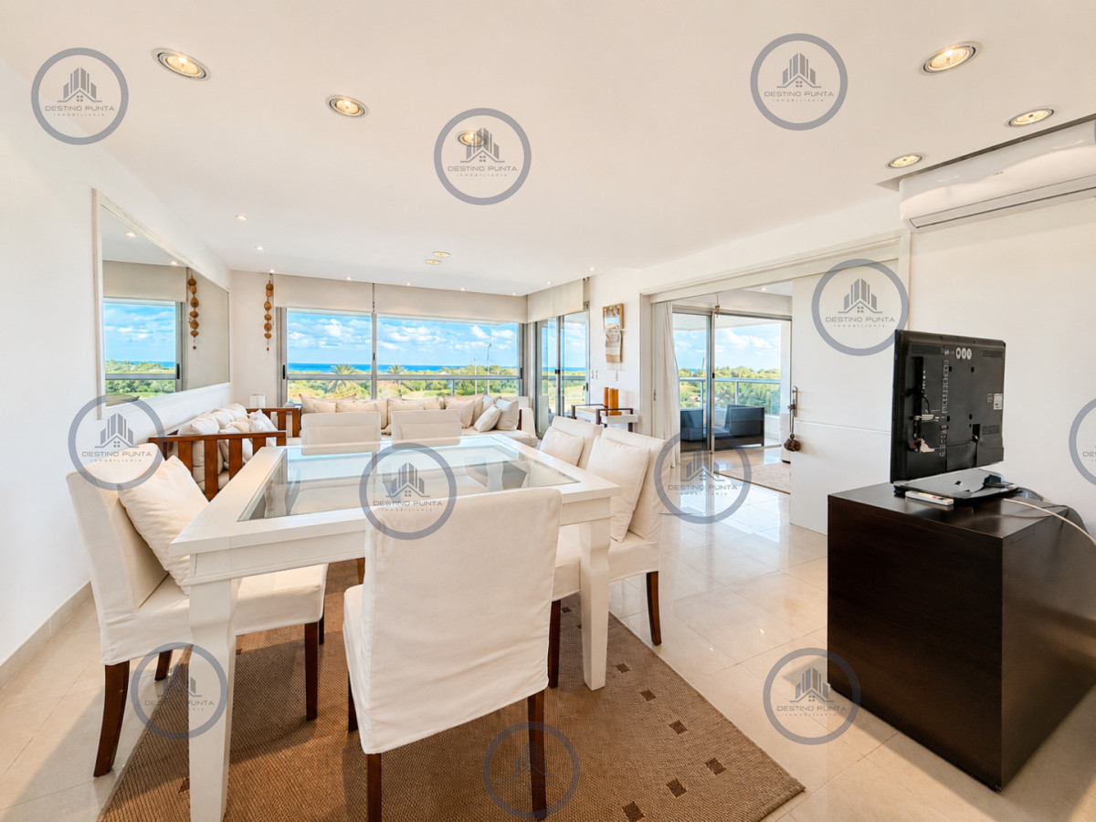 Apartamento ID.3030 - Venta de Apartamento de 3 Dormitorios sobre Primera Fila de Playa Brava, Punta del Este