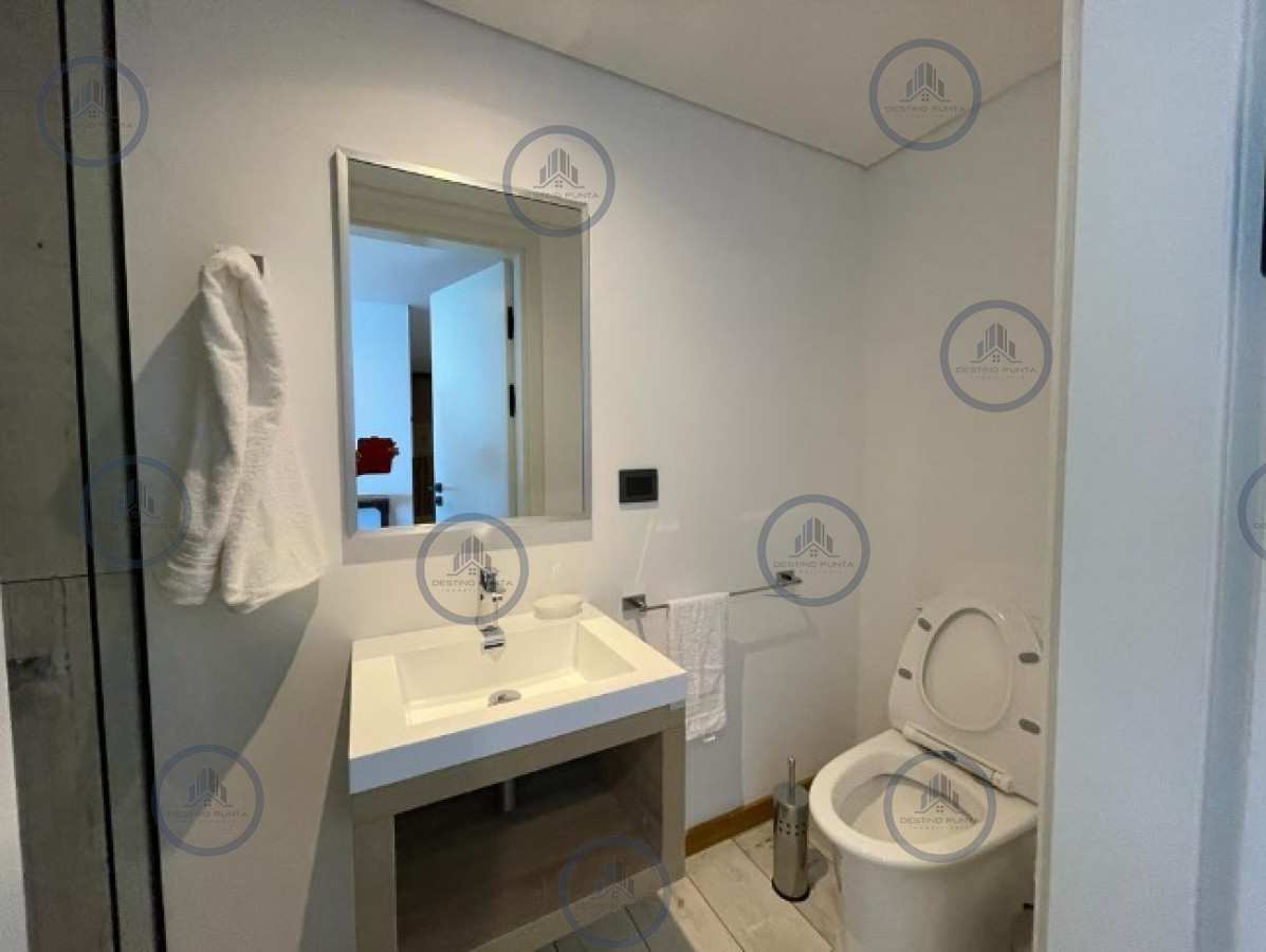 Apartamento ID.676 - Venta de Apartamento de 2 Dormitorios en suite piso alto de Torre Surfside Village, Punta del Este