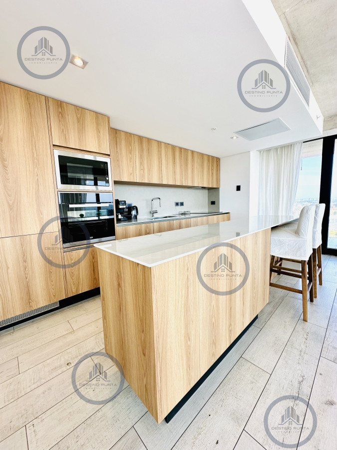 Apartamento ID.680 - Venta y alquiler de Apartamento de 1 Dormitorio en suite piso alto de Torre Surfside Village, Punta del Este