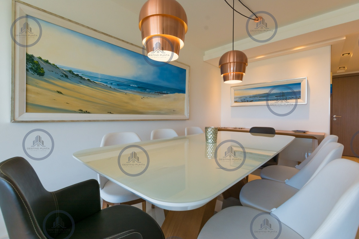 Apartamento ID.301 - Excelente Apartamento de 2 Dormitorios + Servicio en Brava con Vista al Mar