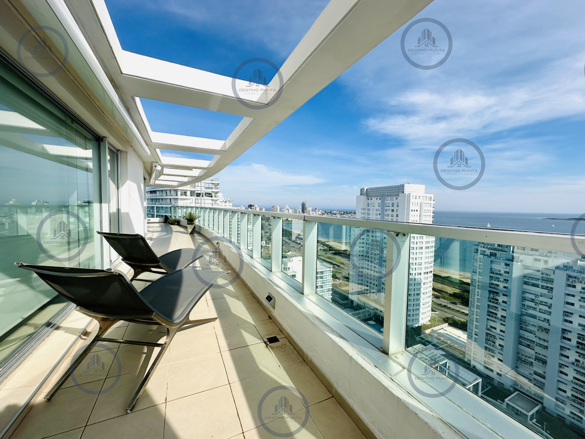 Apartamento ID.1226 - Venta de Excelente Penthouse de 2 Dormitorios y Parrillero con vistas a Playa Mansa, Punta del Este