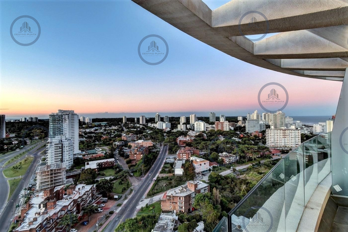 Apartamento ID.1626 - Alquiler temporario de apartamento de dos dormitorios con dos baños a pasos de la Playa y centro comercial, Punta del Este