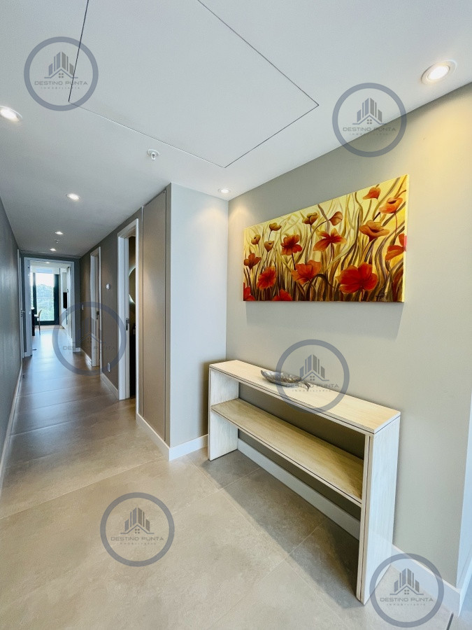 Apartamento ID.1122 - Venta y Alquiler Anual Moderno Apartamento de 2 Dormitorios en Torre Venetian sobre Playa Mansa