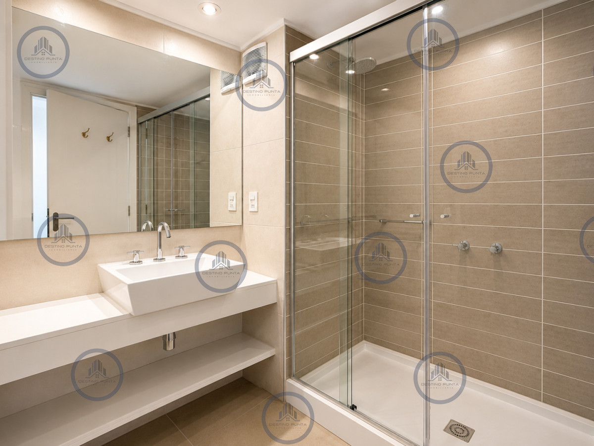 Apartamento ID.3127 - Apartamento luminoso con variedad de servicios en venta, 3 dormitorios, zona Roosevelt Playa Brava