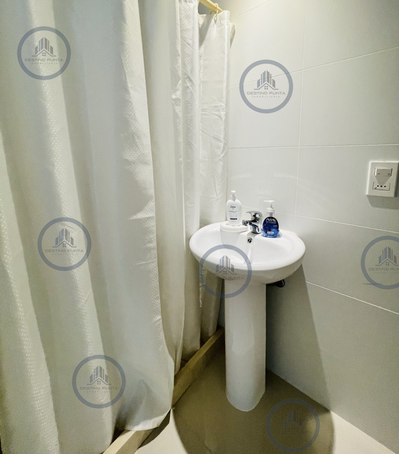 Apartamento ID.881 - Apartamento de 2 Dormitorios en Venta a metros de playa Brava, Punta del Este