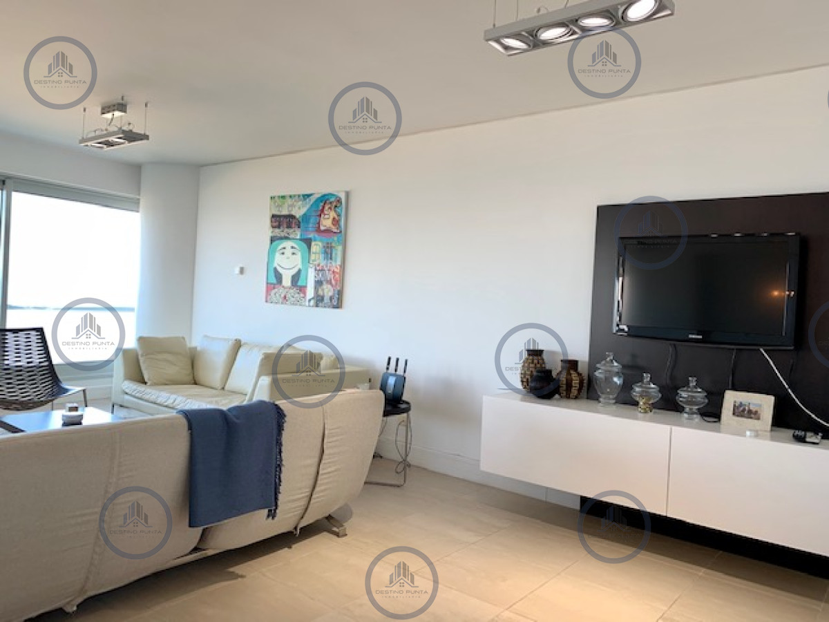 Apartamento ID.25 - Venta y alquiler temporario de apartamento de tres dormitorios mas dependencia de servicio en Playa Brava