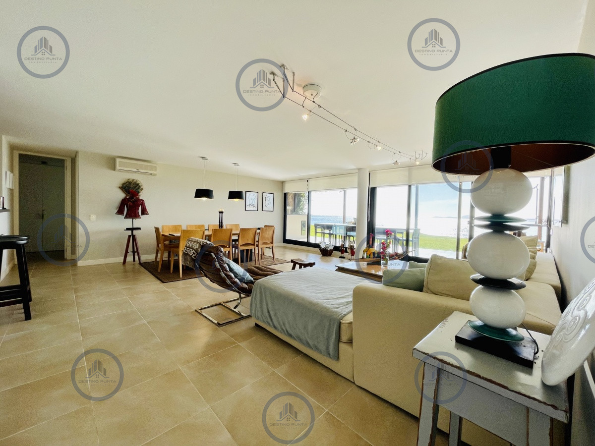 Apartamento ID.421 - Maravilloso departamento de 2 dormitorios con parrillero y salida al jardín en alquiler 