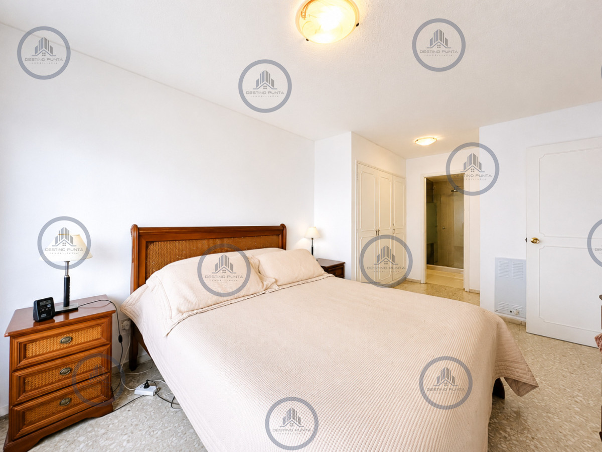 Apartamento ID.2025 - Apartamento en Venta, Península de Punta del Este. 3 Dormitorios con vista, reciclado 