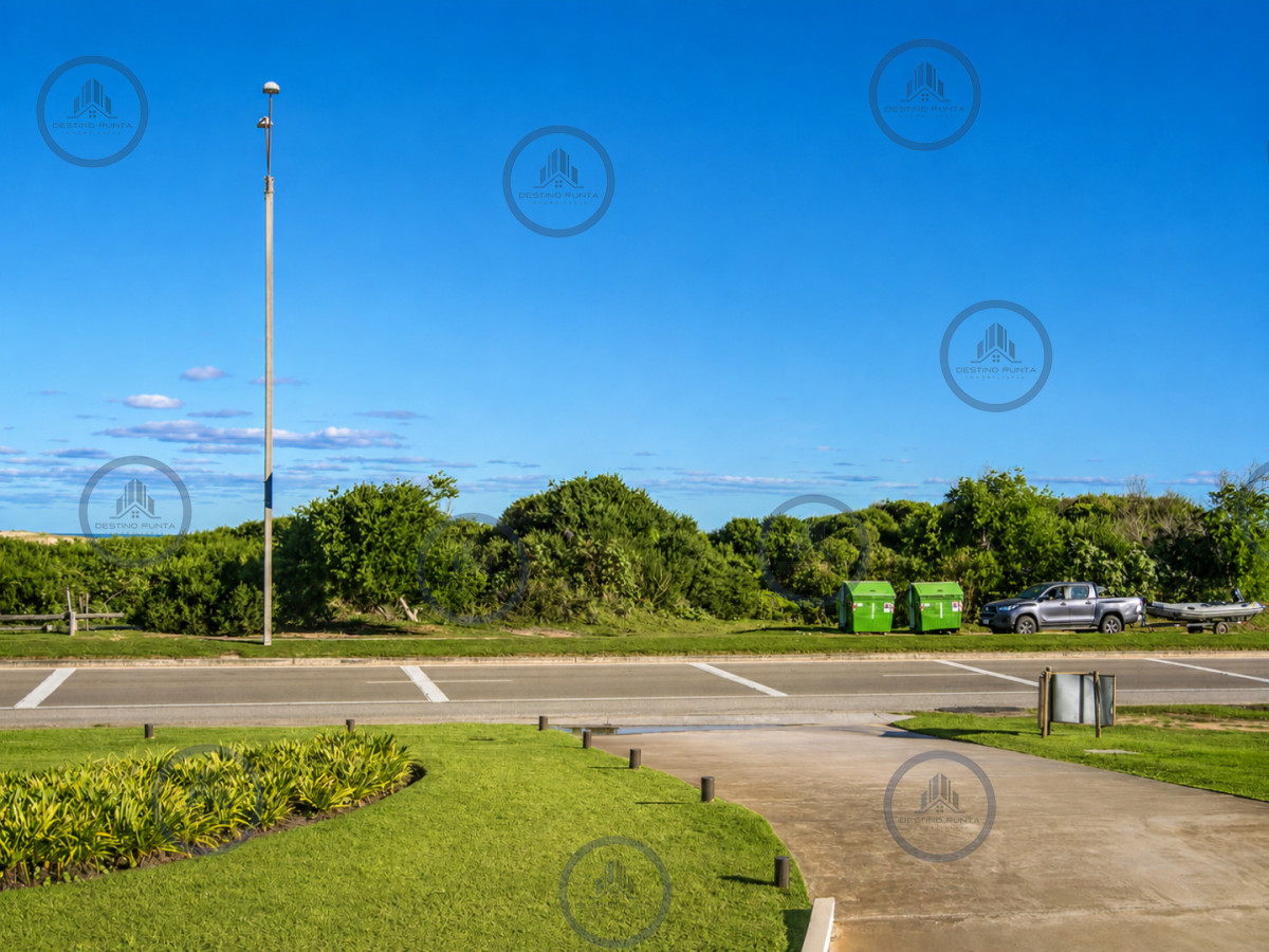 Apartamento ID.1817 - Apartamento de 3 Dormitorios Primera Línea del Mar, Playa Brava Punta del Este