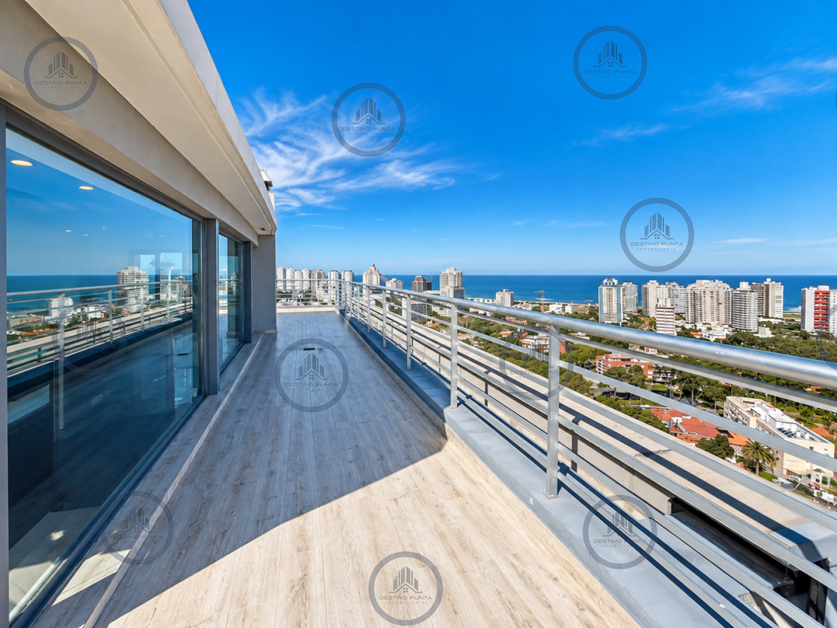 Apartamento ID.3292 - Penthouse Dúplex de 3 Dormitorios en suite con Parrillero, Jacuzzi y Amplias Terrazas con vistas panorámicas. Playa Mansa, Punta del Este