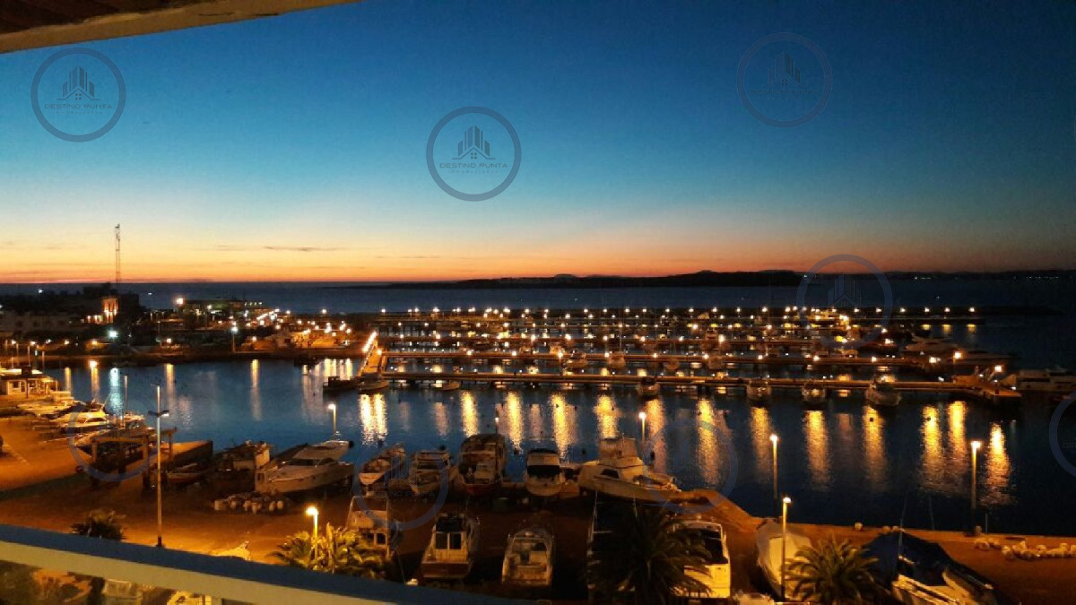 Apartamento ID.956 - Apartamento de 6 Dormitorios Frente al Puerto de Punta del Este