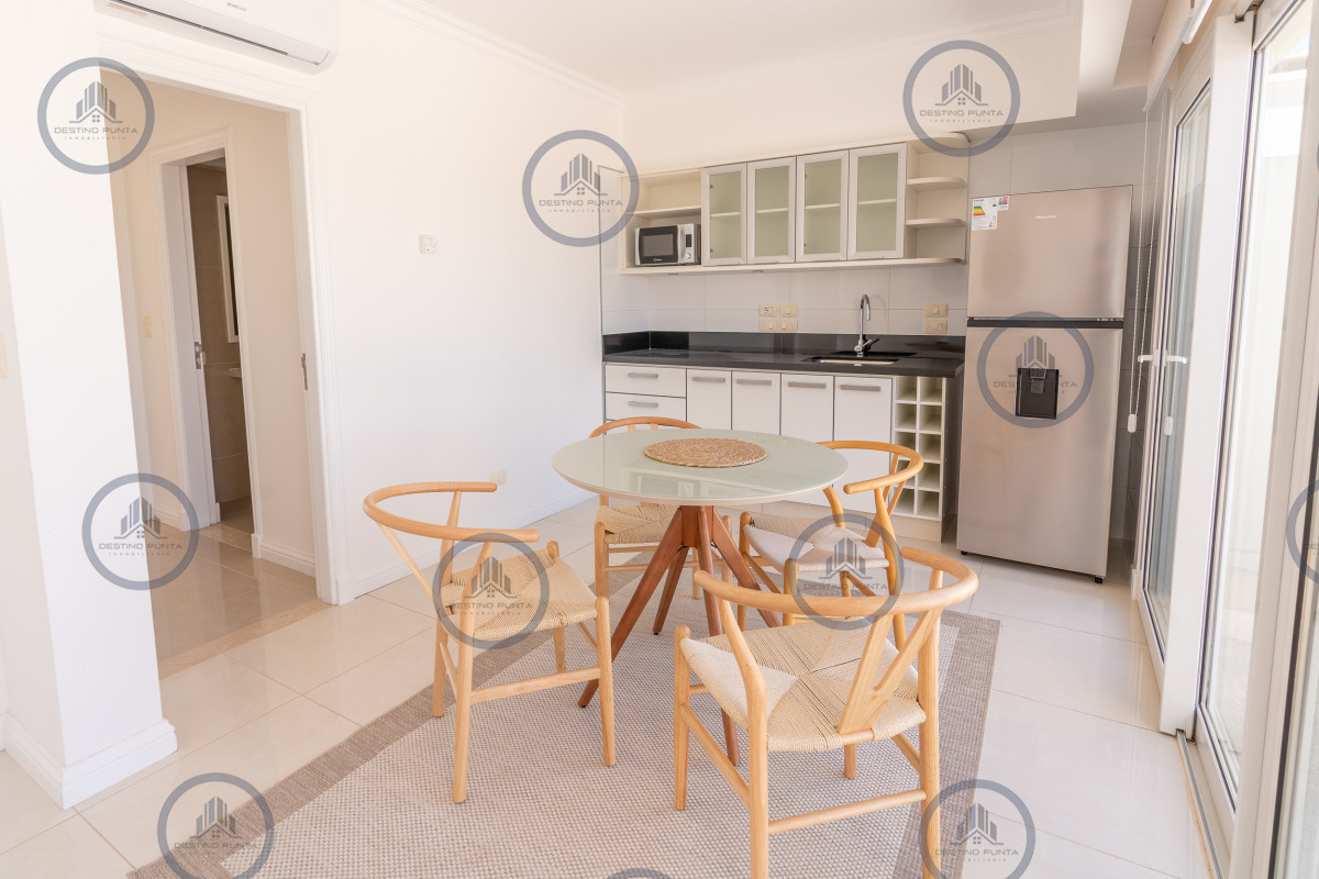 Apartamento ID.231 - Exclusivo penthouse en venta de 3 dormitorios vista al mar, piscina y parrillero de uso exclusivo sonbre Playa Mansa, Pinares